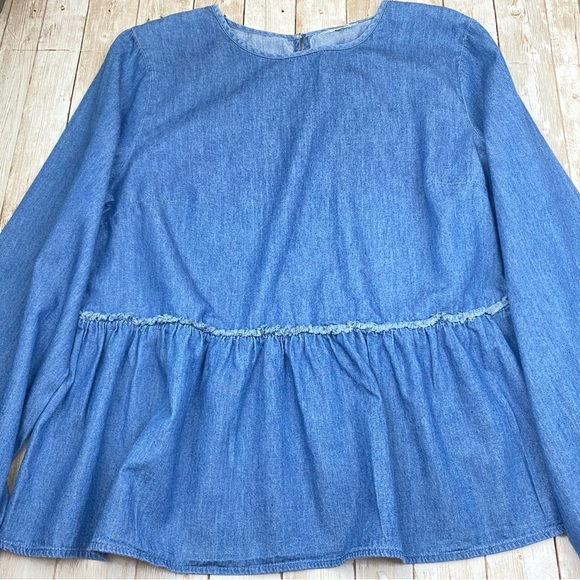 🌺$5  
Universal Thread Chambray Peplum Long Sleeve Top- S - Picture 11 of 12